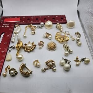 SINGLE Earrings Junk Lot 25 Pieces Mixed Color Craft Repurpose Project SKU 2958